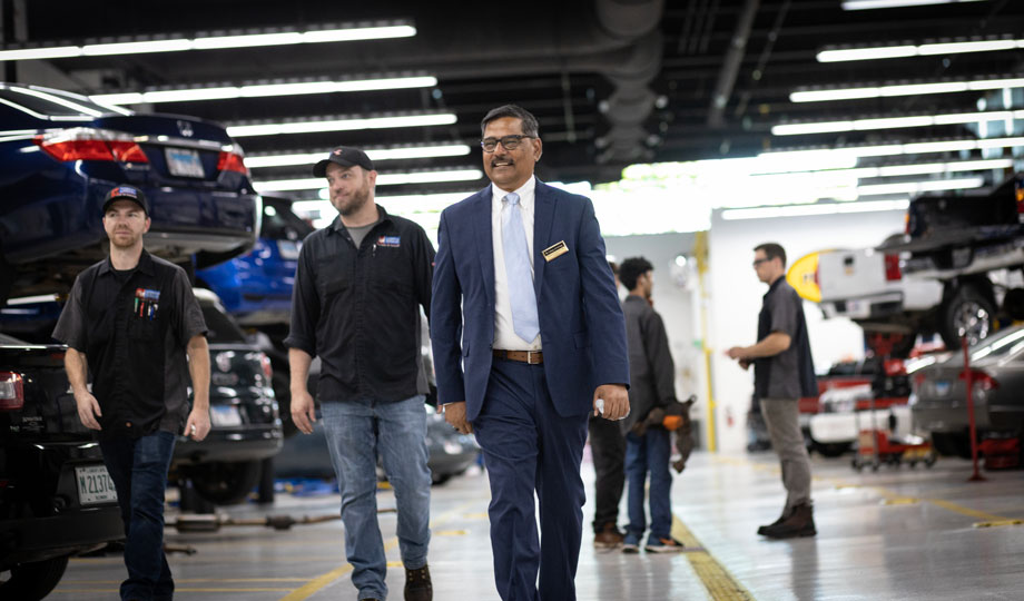 Dr. Siddiqi touring campus